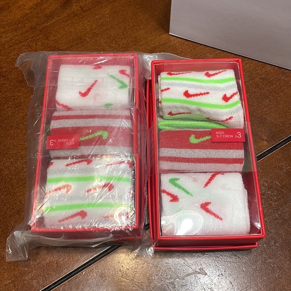 Nike Kids Crew size 5-7 - Picture 7 of 8